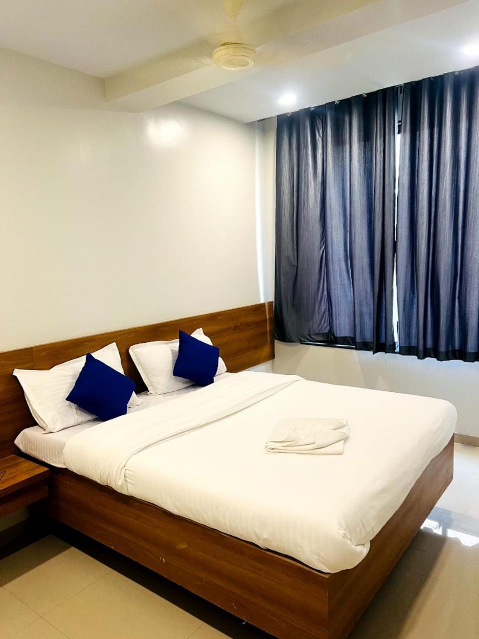Hotel Sai Smruti Ширди Экстерьер фото