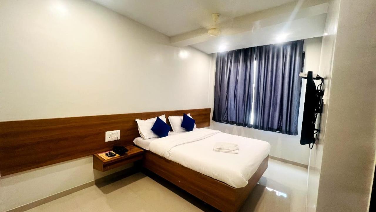 Hotel Sai Smruti Ширди Номер фото