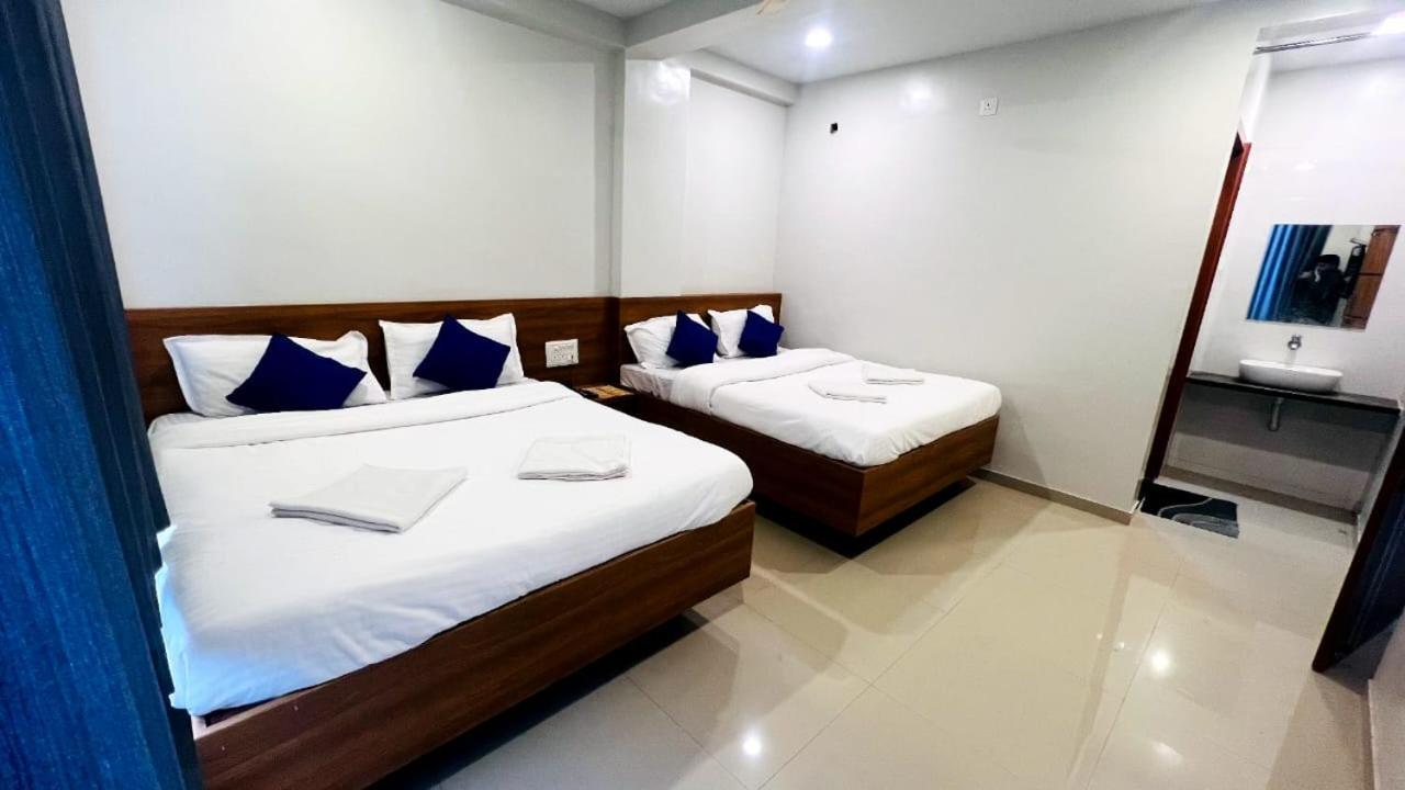 Hotel Sai Smruti Ширди Номер фото